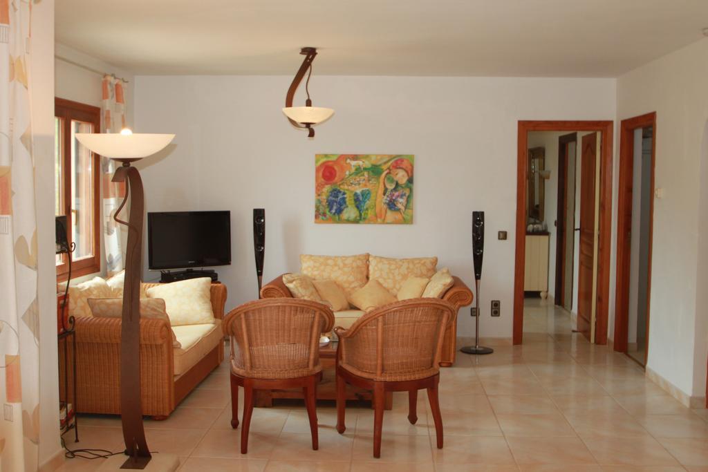 Chrisuli - Well Furnished Villa With Panoramic Views In Морайра Стая снимка