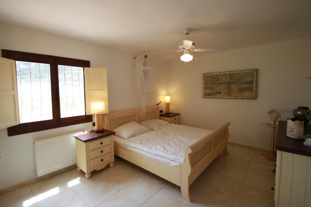 Chrisuli - Well Furnished Villa With Panoramic Views In Морайра Стая снимка