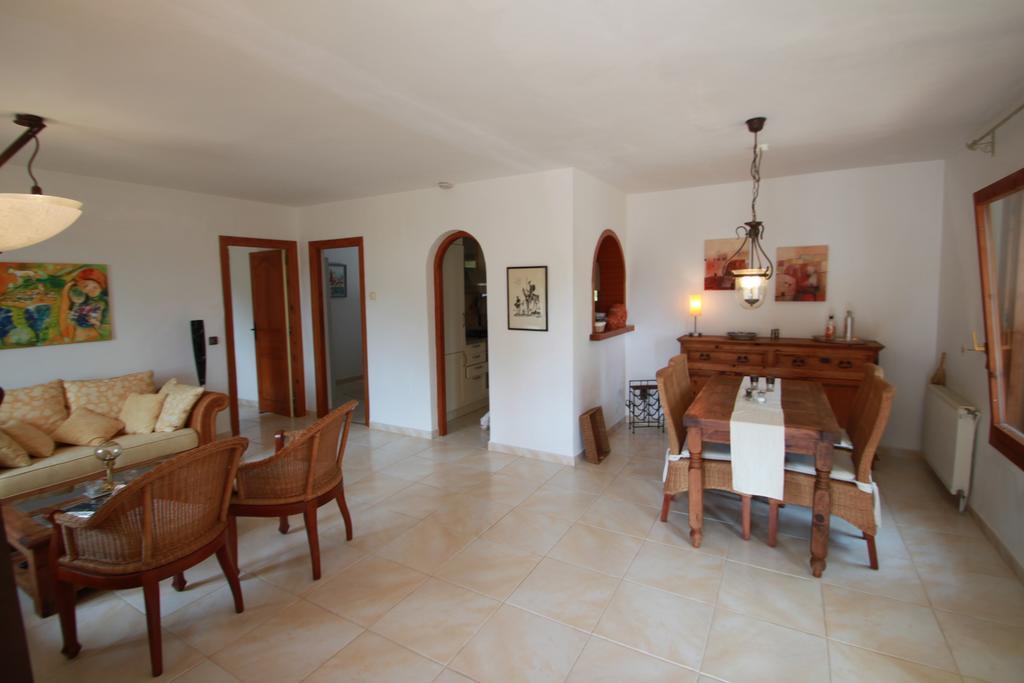 Chrisuli - Well Furnished Villa With Panoramic Views In Морайра Стая снимка
